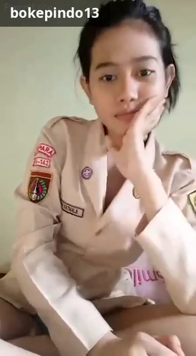 Background nonton video viral Bocil SMP Pramuka Viral Pulang Sekolah Sange Colmek