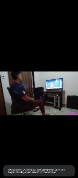 Background nonton video viral Bocil Lagi Ngegame Diewe Ayahnya
