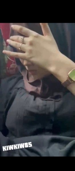 Background nonton video viral Viral Banyuwang Bocil SMP Sofa Merah