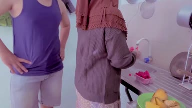 Background nonton video viral Mama Lagi Masak Disodok Anak Tiri Dari Belakang